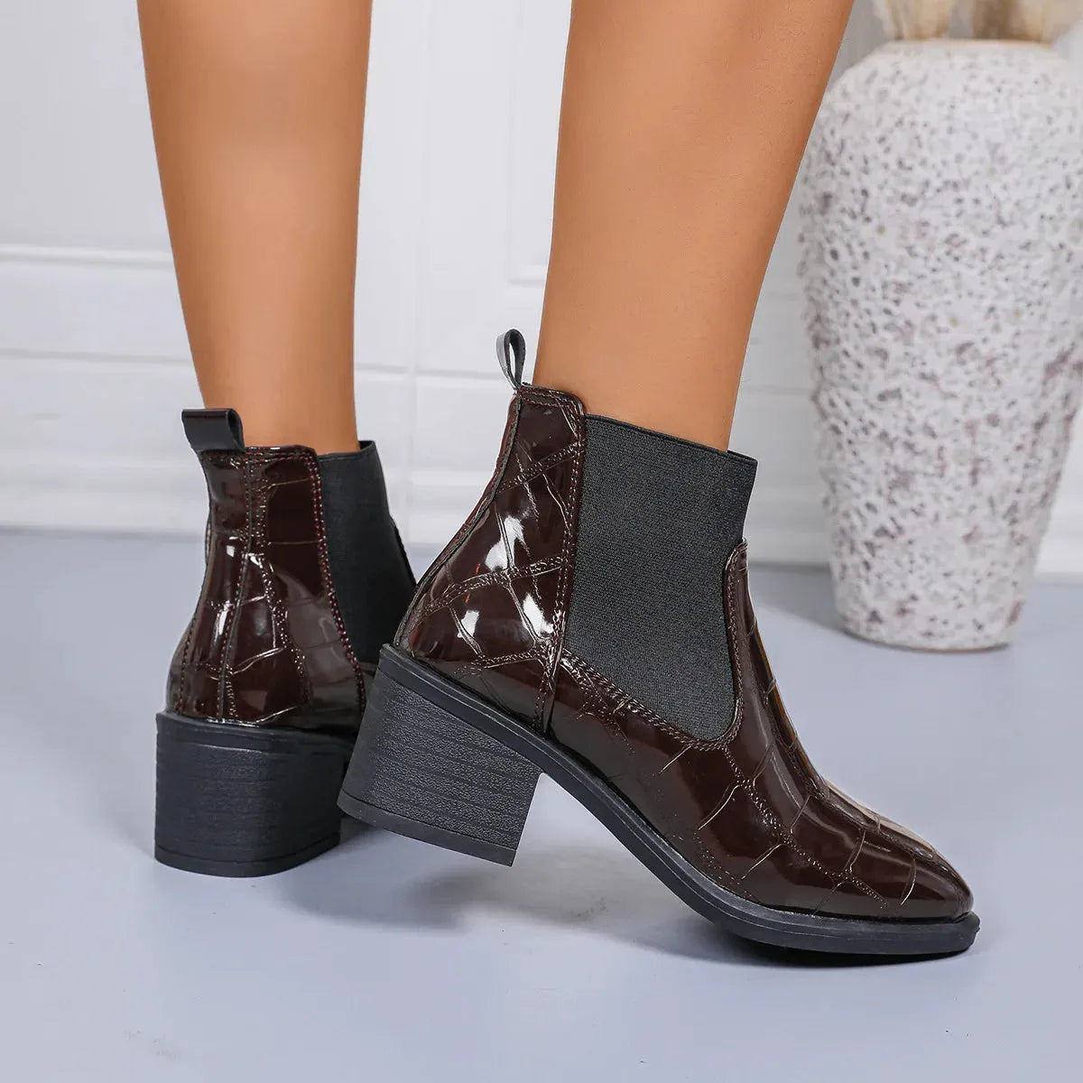 Women's mid-heel leather boots